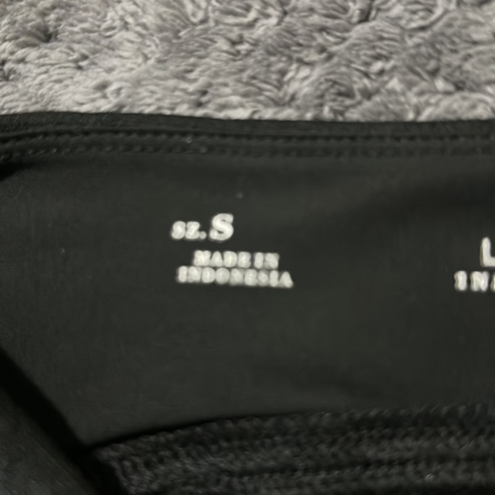 White House Black Market WHBM Slimming Black Leggings Size Small EUC #DS-1788 - Picture 7 of 8
